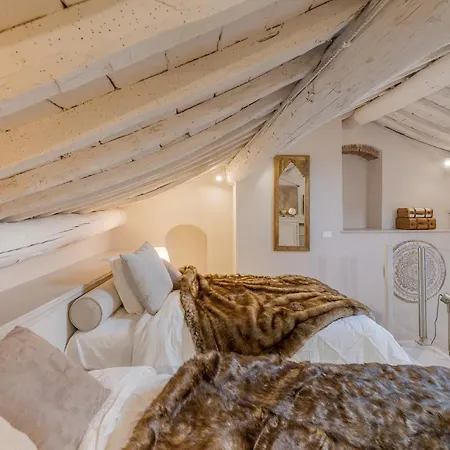 Residenza Di Lucia, Splendido Attico Di Pregio Con Terrazza In Centro Citta